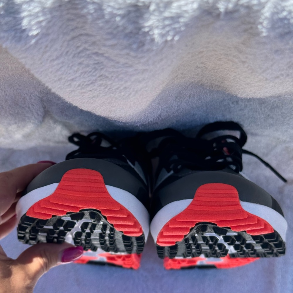 Nike Air Max Black and Red Shoes - Picture 8 of 9